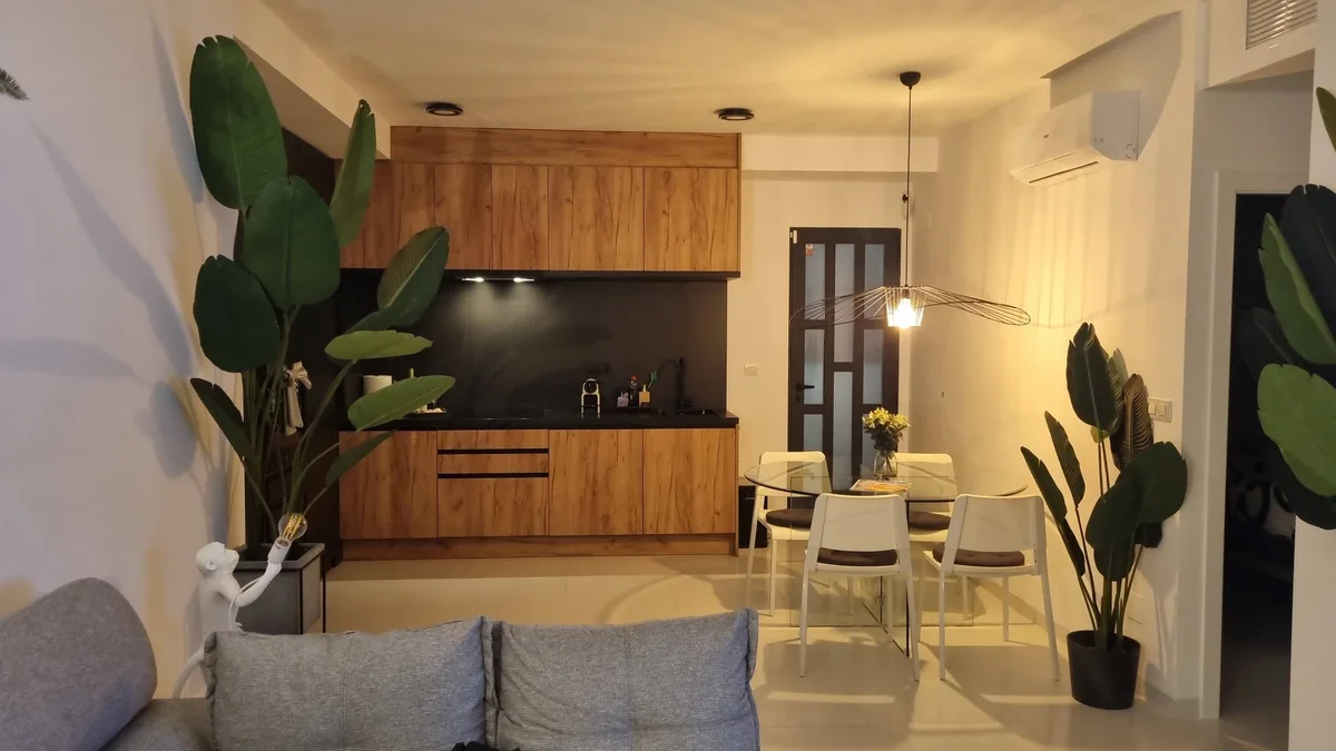 Verzorgde keuken en woonkamer in een woning van een Viana-klant